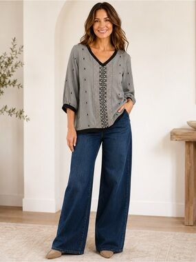 Johnny Was Gray Embroidered V-Neck Cotton Boho Blouse Size Small